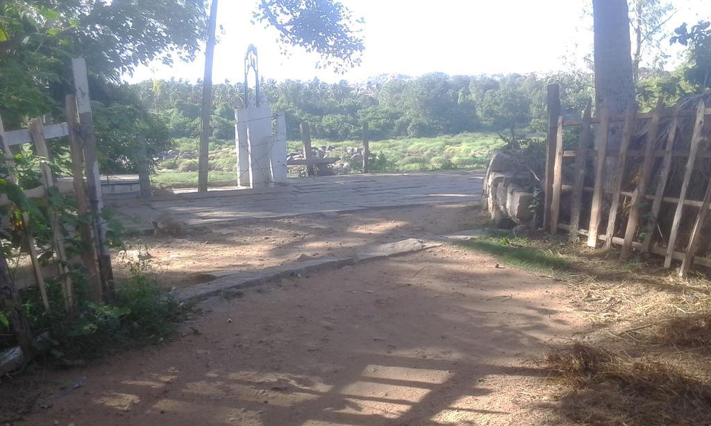 Golden Garden Hampi Hotel ภายนอก รูปภาพ